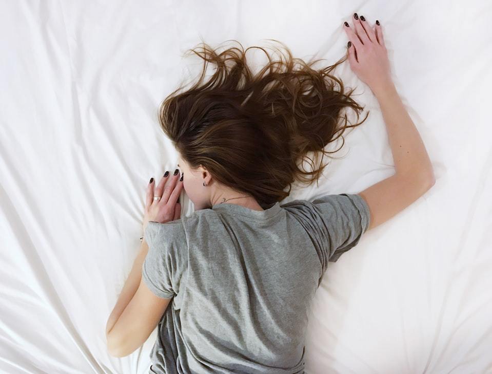 5 tips to help you sleep better and wake up feeling amazing! - Roshni Sanghvi